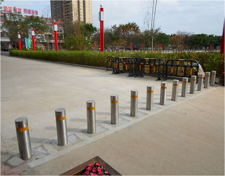 hydraulic Rising Bollards 2.jpg